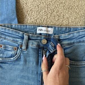 Zara Light Wash Skinny Jeans Size 4 Classic Denim